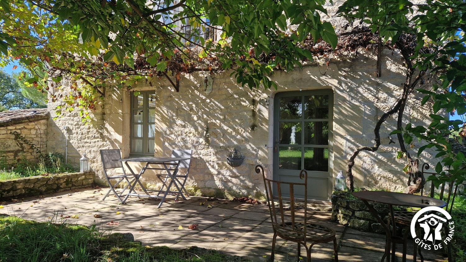 Les Pierrettes — façade du gîte
